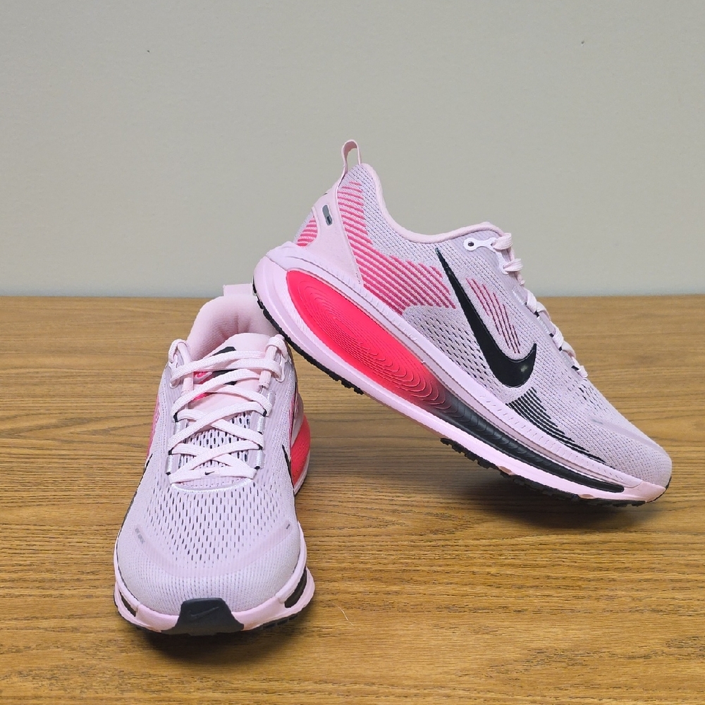 Nike Vomero 18 Pink Foam/Hyper Pink/Black Size Men's 9.5/Women's 11 HM6803 602